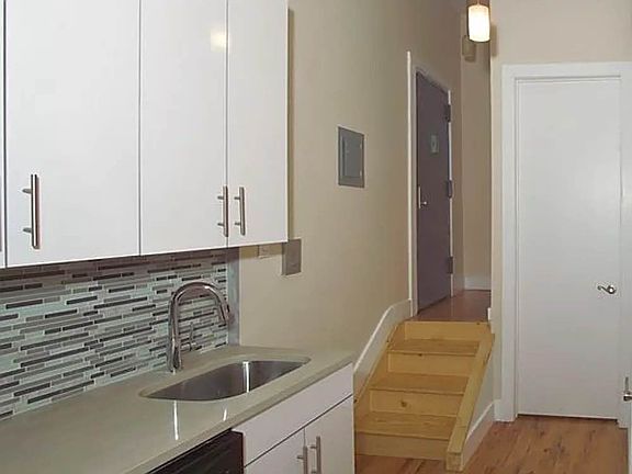3rd image of 257 Cooper St APT 1A
