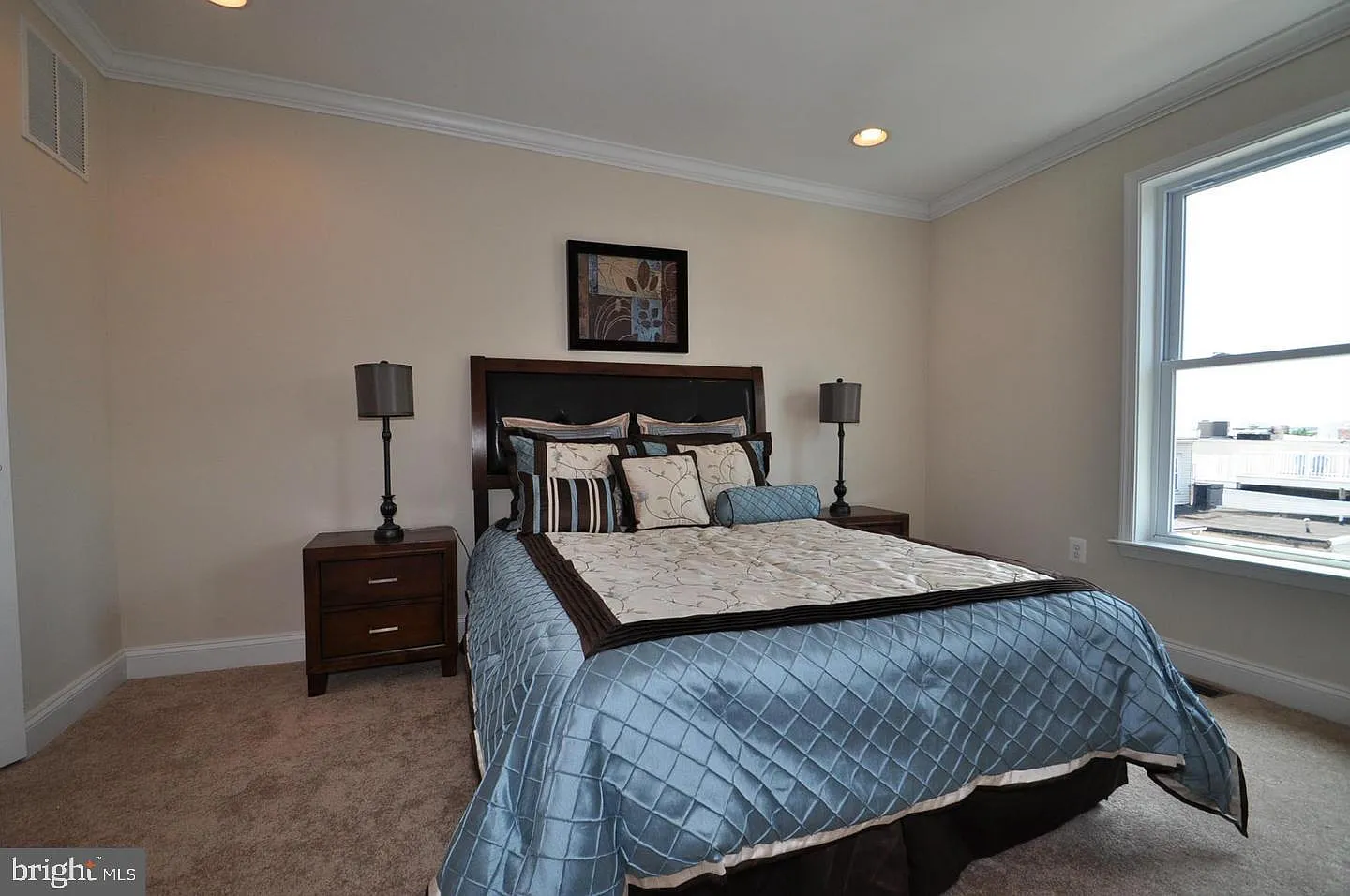 3 bed, 3.5 bath, 2152 sqft, $3,800 — Photo 4