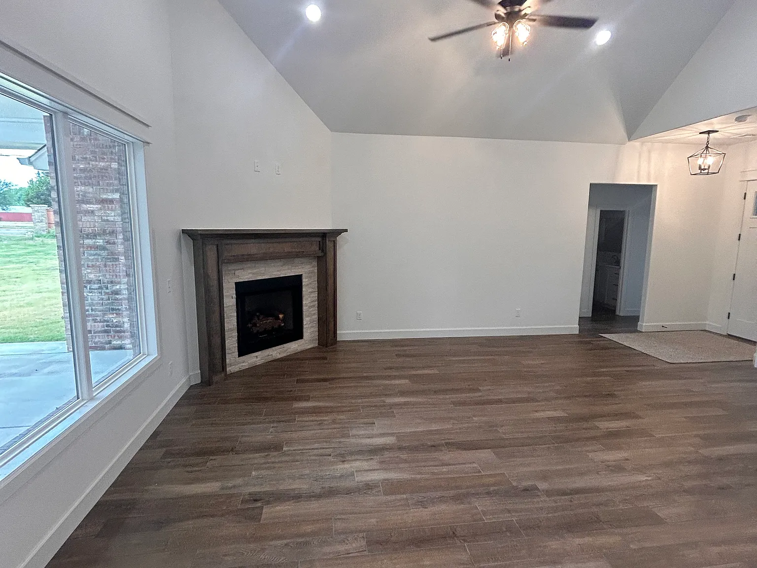 5 bed, 2263 sqft, $2,650 — Photo 2
