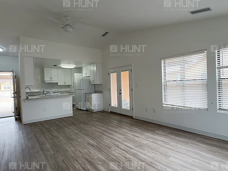 905A Thorn Ct SE — Photo 6
