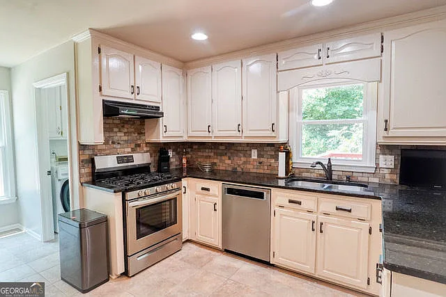335 Butterfield Ln — Photo 9