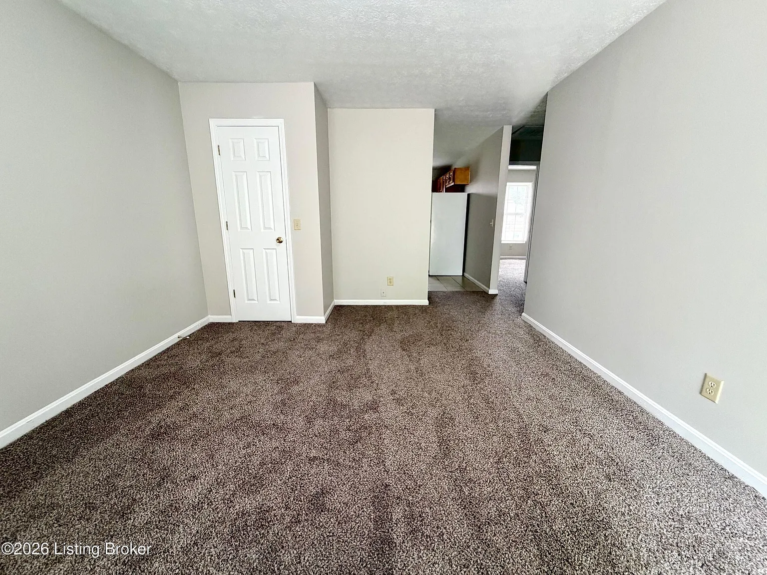 2 bed, 1.0 bath, 750 sqft, $995 — Photo 2