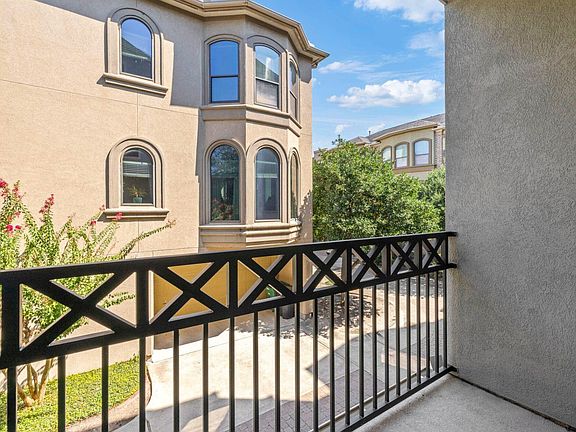 5th image of 628 Bomar St