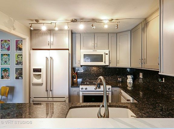 3rd image of 924 S Lake Ct APT 106