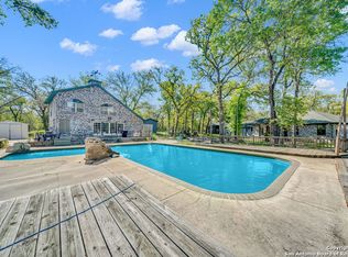 202 Oak Bend Dr, La Vernia, TX 78121