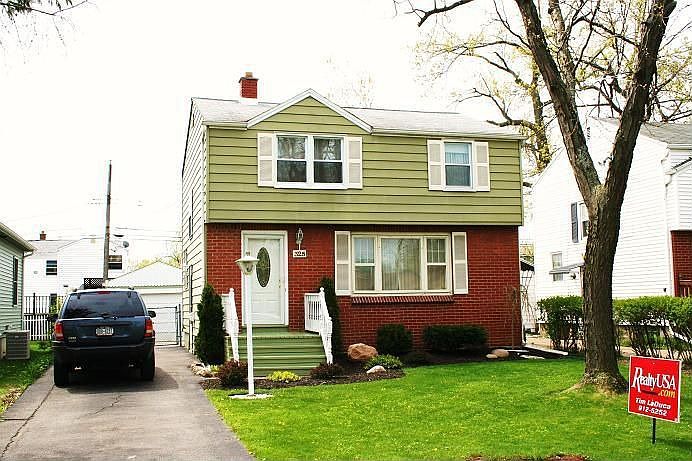 1st image of 325 Woodland Dr
