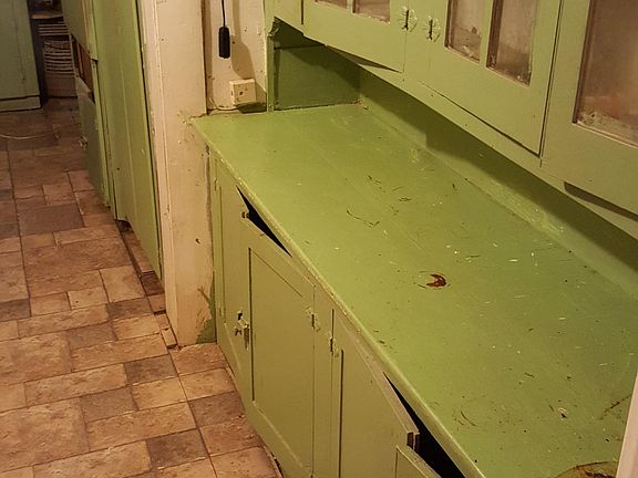 4th image of 1090 Caldwell Ave