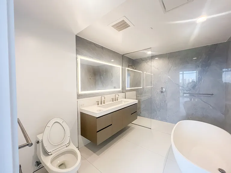 One Park Condos — Photo 26