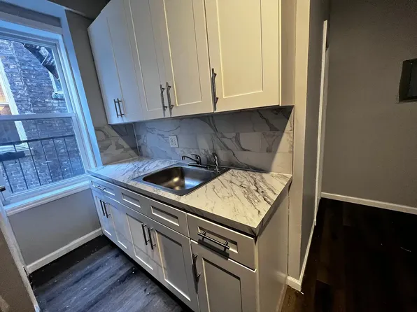 122 Wade Street image 1 of 5