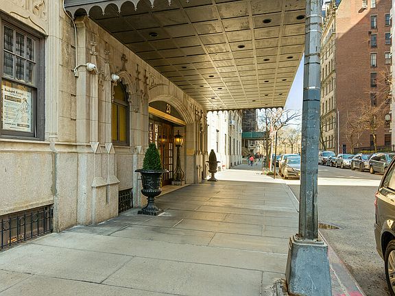 5th image of 23 W 73rd St #1401A