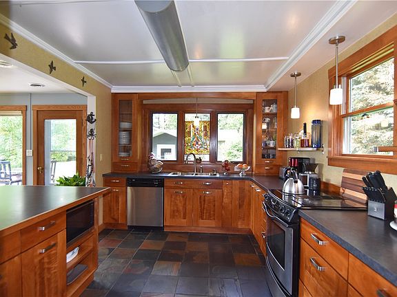 4th image of 335 Hilltop Drive