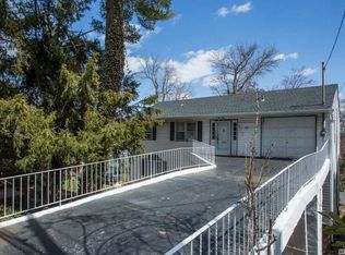 46 Rose Ave, Great Neck, NY 11021