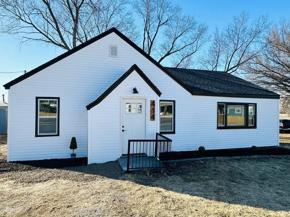 414 S Chautauqua Ave, Oakland, IA 51560