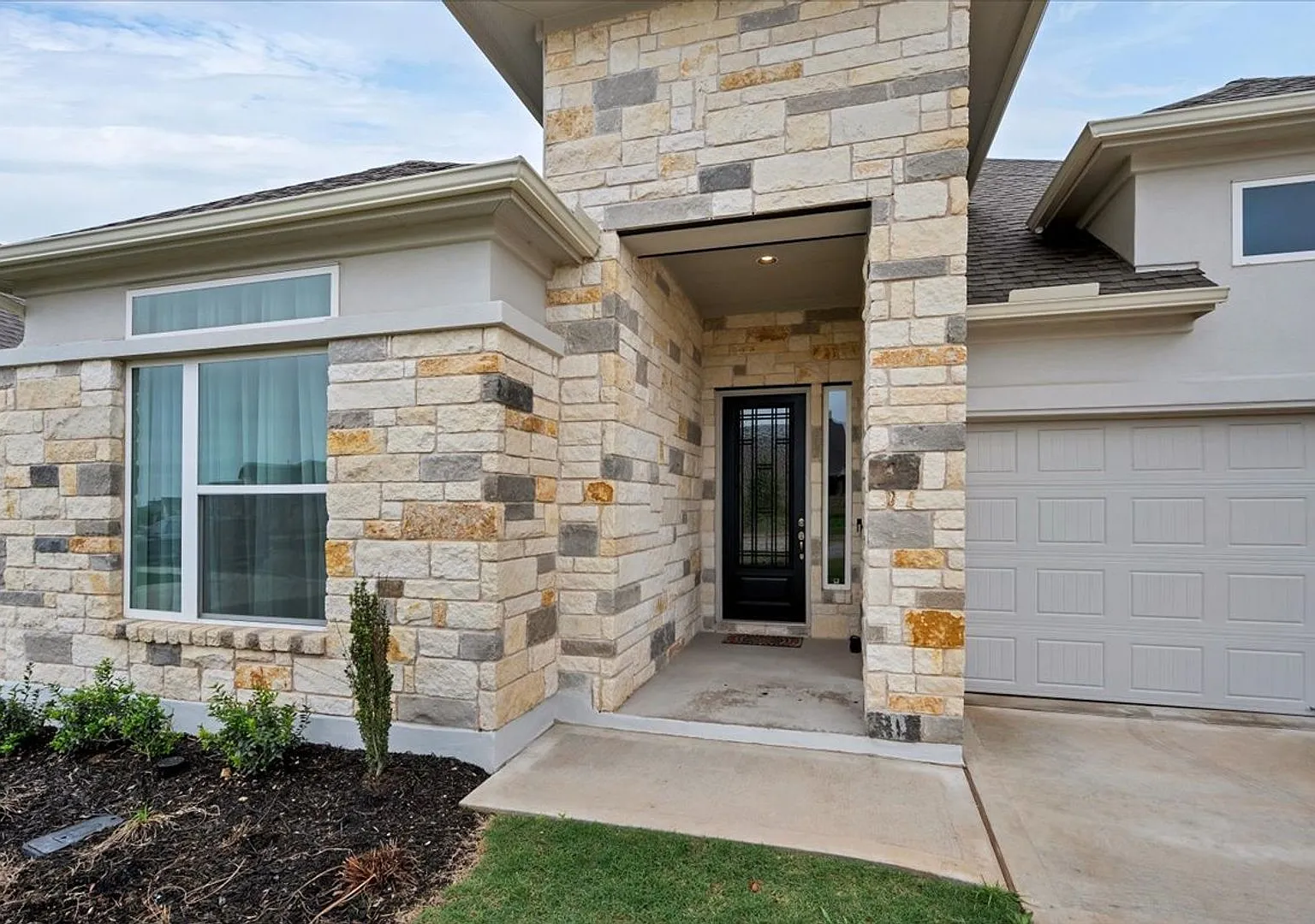 Brand New Home In Kyle-Close to Everything! — Photo 4