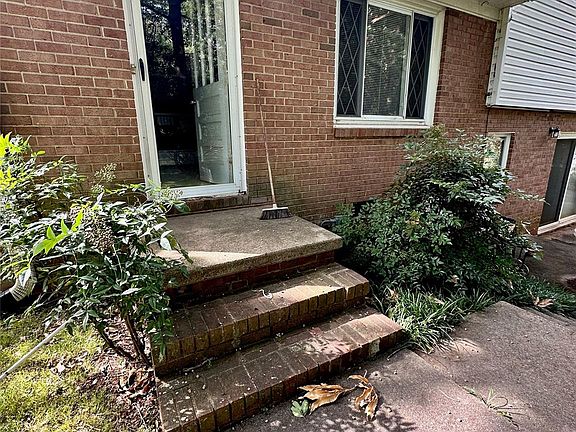 5th image of 7200 Woodstock Dr