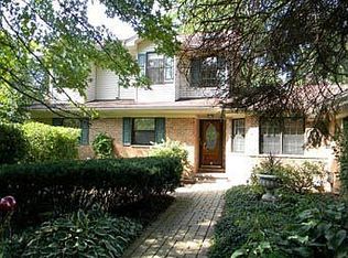 1S490 Hawthorne Ln, Wheaton, IL 60189