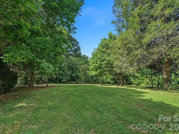 371 Chunns Cove Rd, Asheville, NC 28805