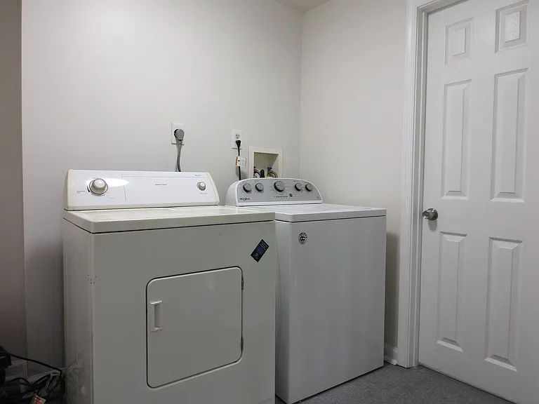 3719 Kemper Rd — Photo 28