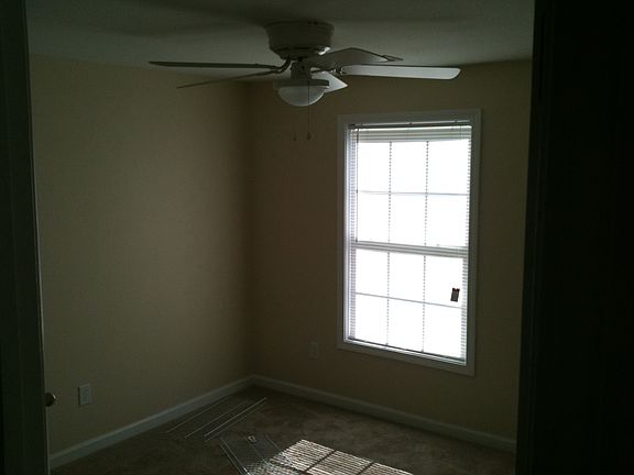 4th image of 301 Glenview Dr