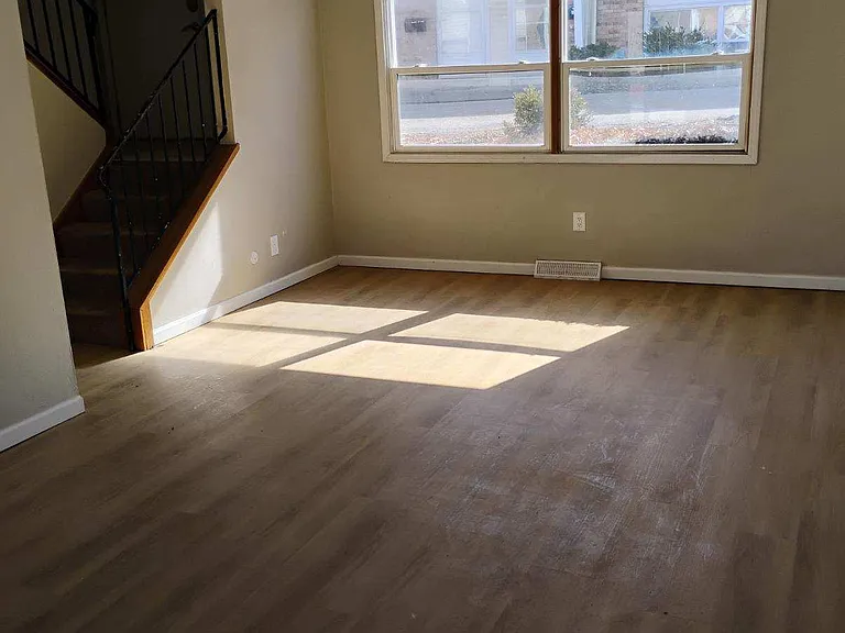 2621 N Pine St #6 — Photo 2