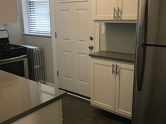 2nd image of 4537 N Leavitt St #3J