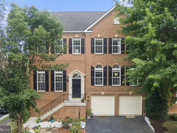 9958 E Hill Dr, Lorton, VA 22079