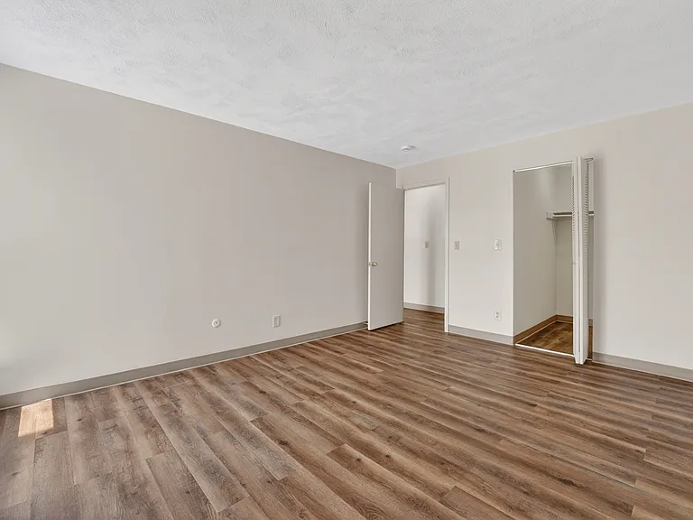 Taurus Apartments — Photo 21