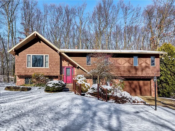 229 Evergreen Dr, Franklin, PA 16323