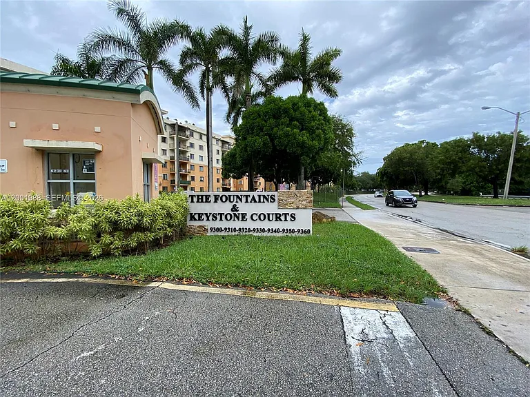 9320 Fontainebleau Blvd #301 — Photo 30