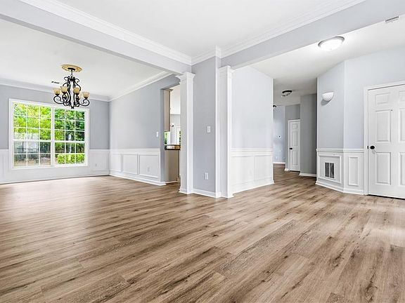 5th image of 3939 Berwick Farm Dr