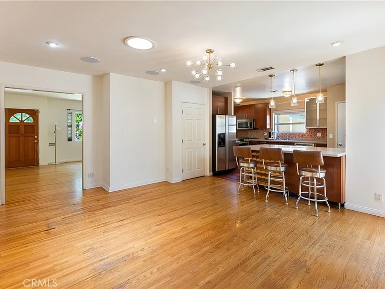 4722 Ventura Canyon Ave — Photo 17