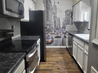 17583 Red Oak Dr #7583, Houston, TX 77090