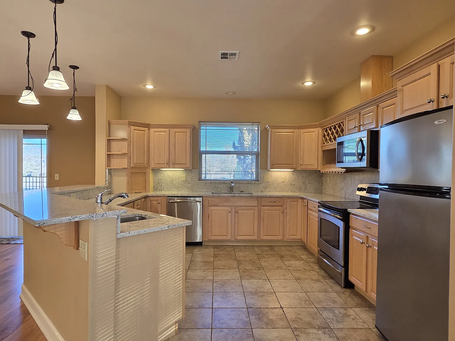 3 bed, 1618 sqft, $2,300 — Photo 4