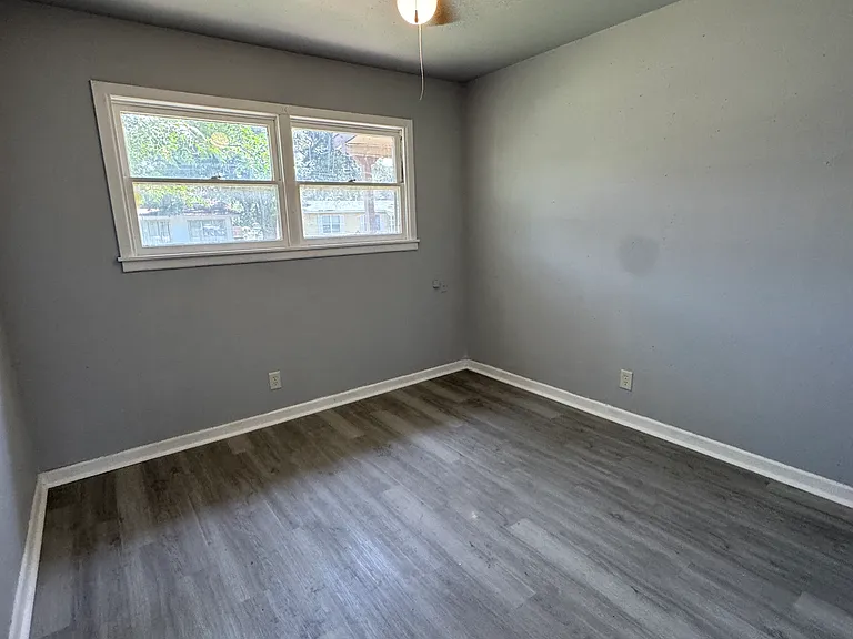 2472 Culver Ave — Photo 3