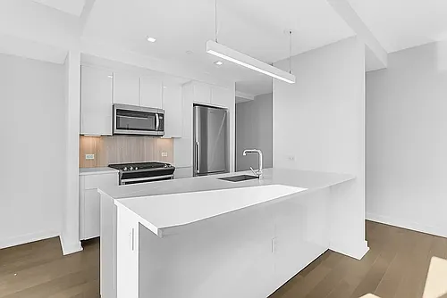 2922 Northern Blvd Photo 1