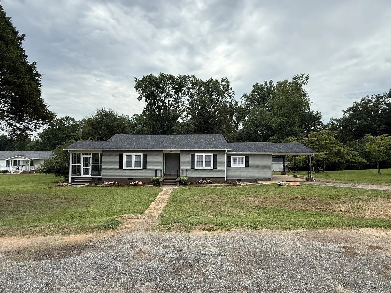 3 bed, 1292 sqft, $1,600 — Photo 1
