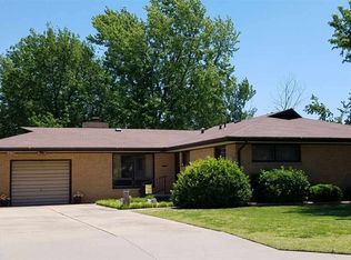 409 N Woodlawn Ave, Wellington, KS 67152