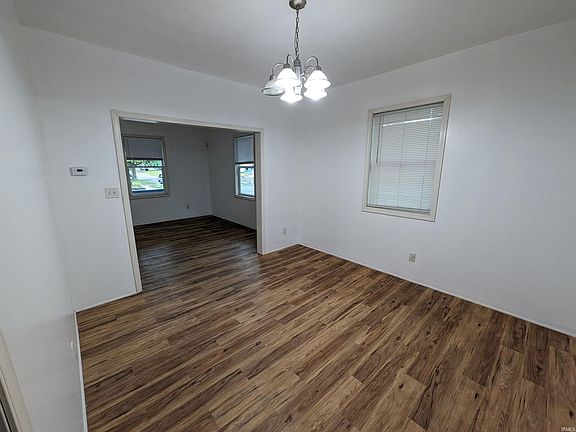 5th image of 1164 E Donald St