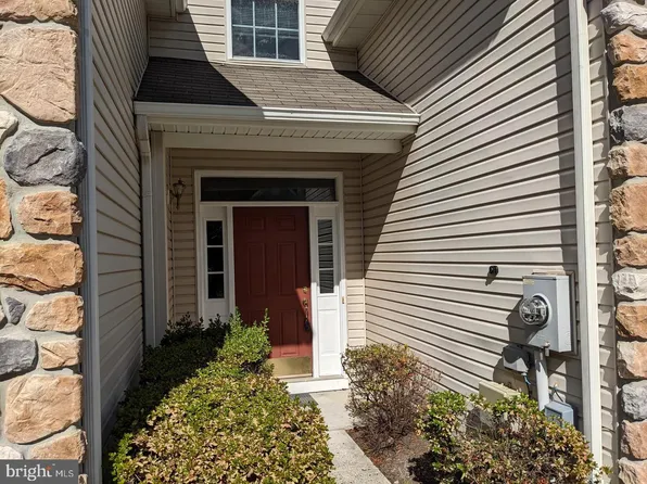 252 Brinley Dr, Pennington, NJ 08534