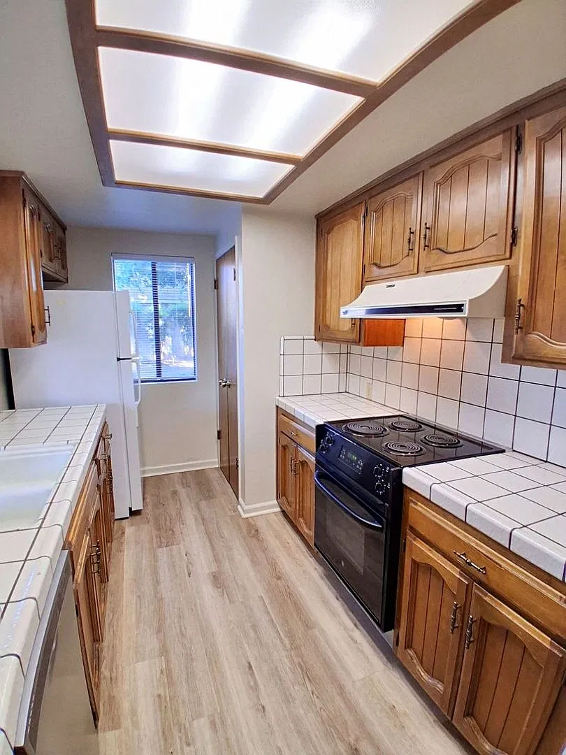 4595 N Emerson Ave — Photo 2