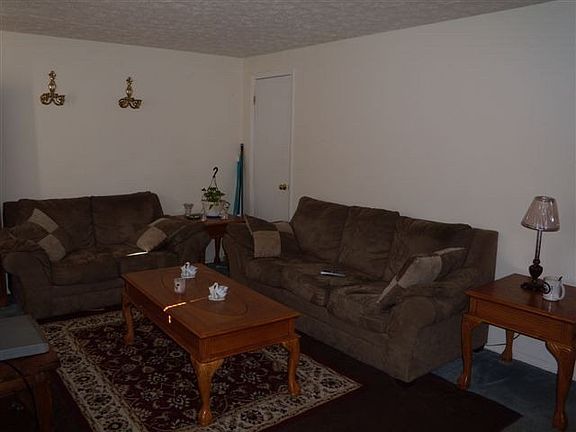 5th image of 123 Village St