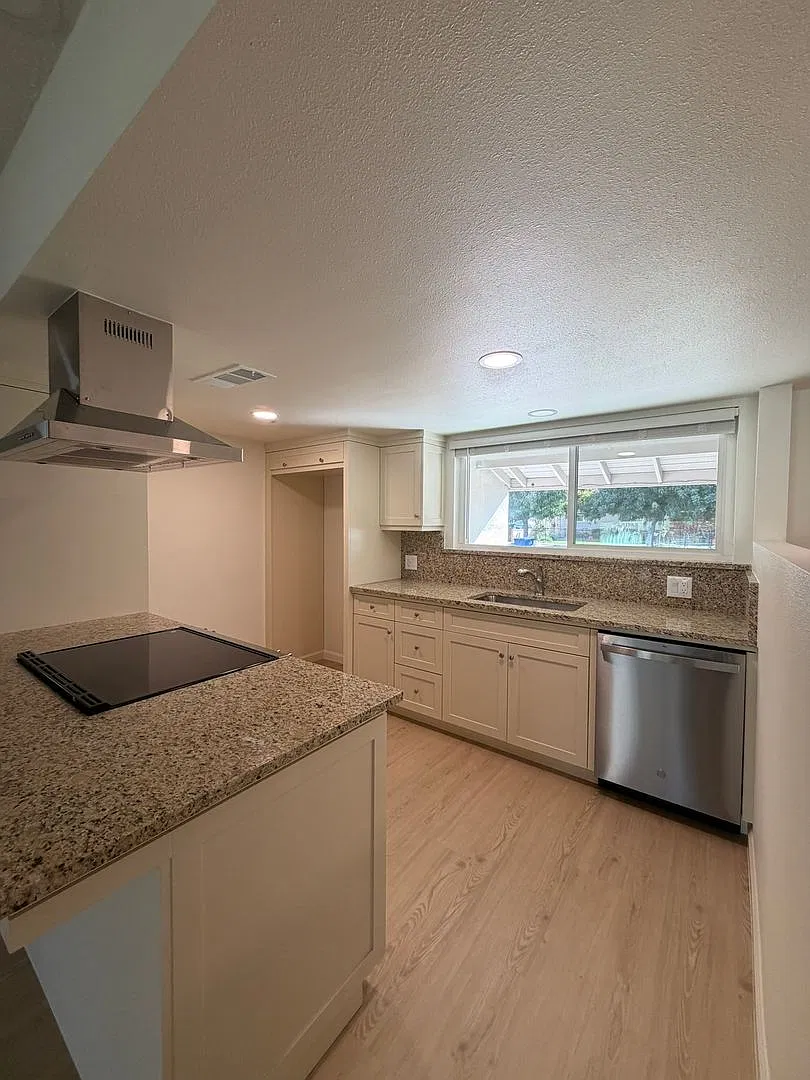 945 N. Mahaleb St 4 Bedroom 2 Bathroom Fully Remodeled Home Tulare — Photo 2