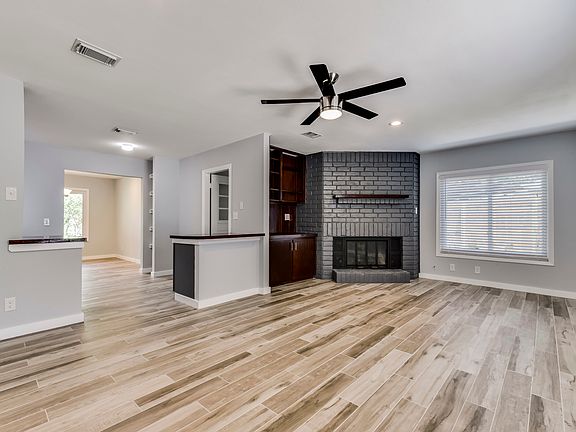 3rd image of 1303 Suffolk Dr