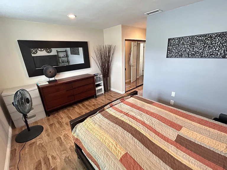 2201 E Standish Ave — Photo 18