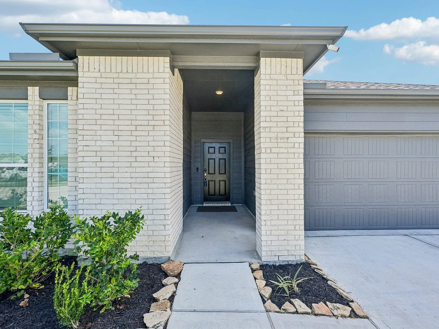 4 bed, 2.0 bath, 1864 sqft, $2,800 — Photo 3