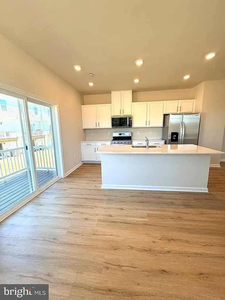 3 bed, 2.5 bath, 1962 sqft, $3,000 — Photo 4