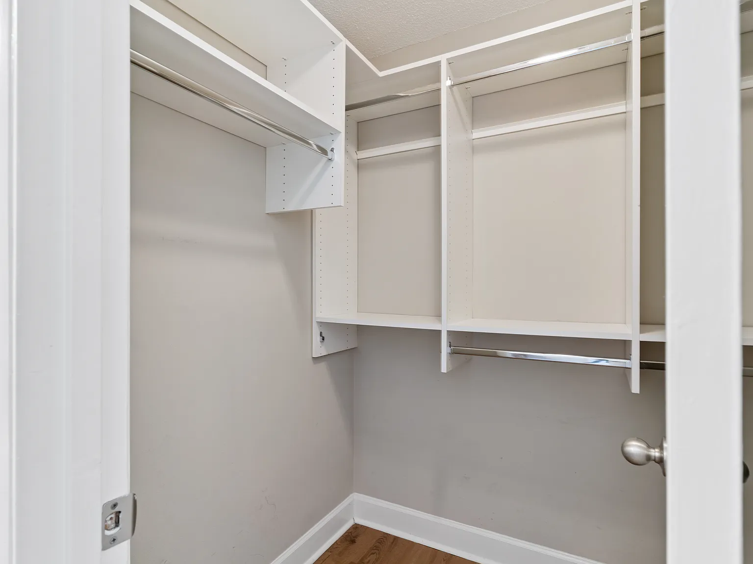 3 bed, 1200 sqft, $3,400 — Photo 2