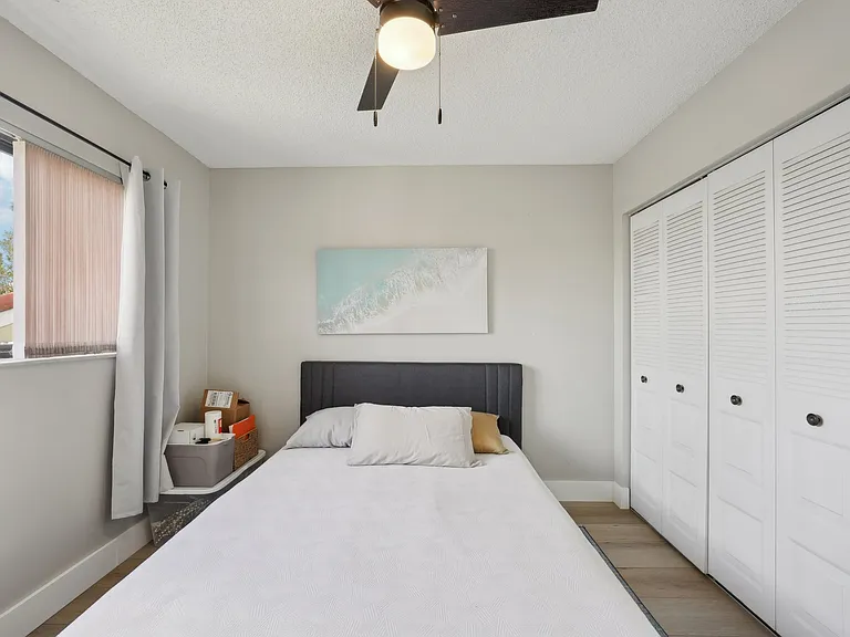Guest bedroom.
