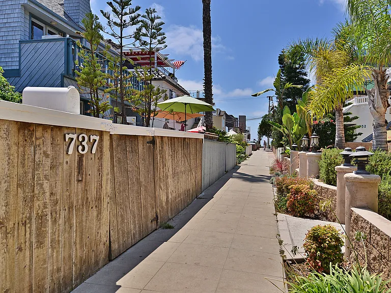 737 Devon Ct — Photo 16