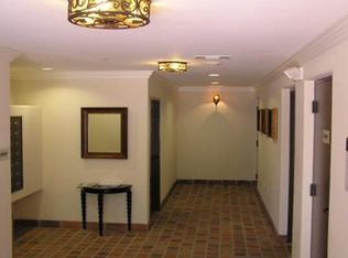 320 N Oakhurst Dr #0E1C3ED67, Beverly Hills, CA 90210
